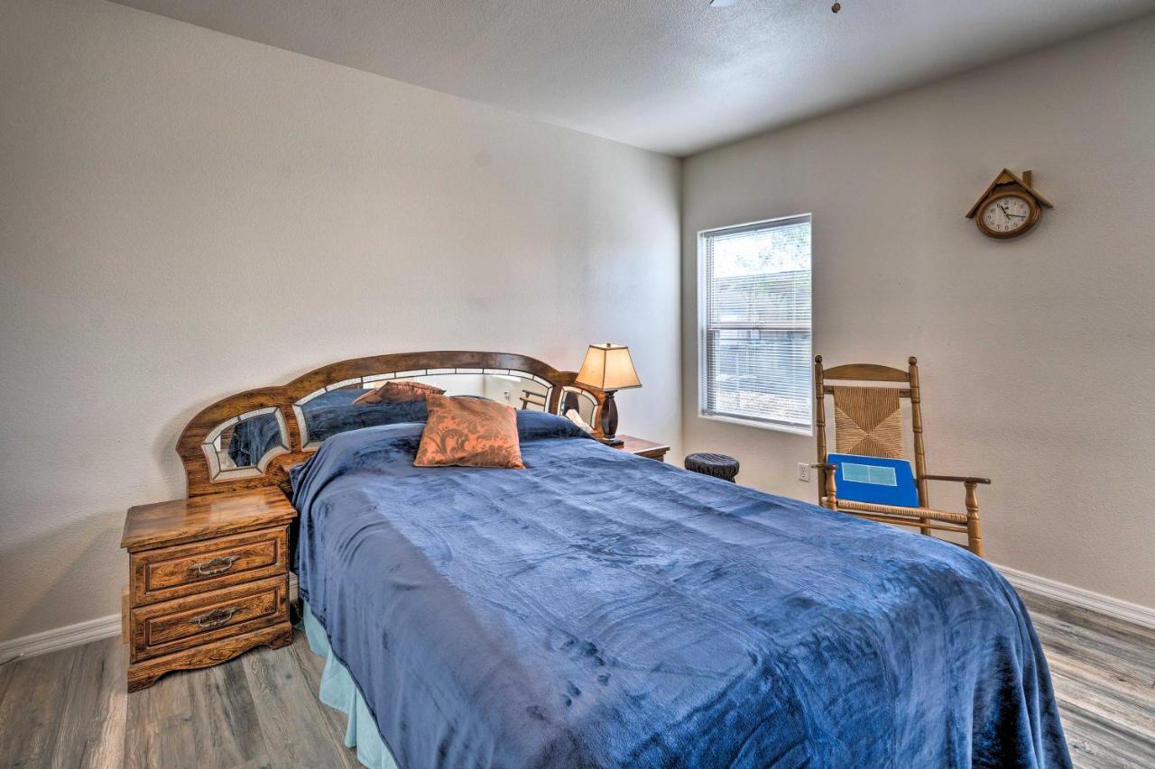 Pet-Friendly Retreat - 1 Block To Colorado River! ブルヘッド・シティ エクステリア 写真