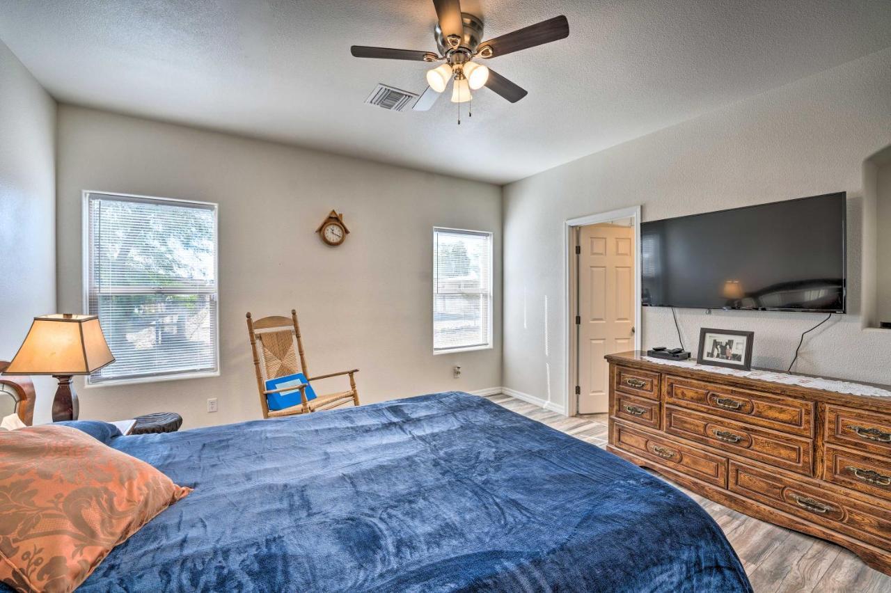 Pet-Friendly Retreat - 1 Block To Colorado River! ブルヘッド・シティ エクステリア 写真
