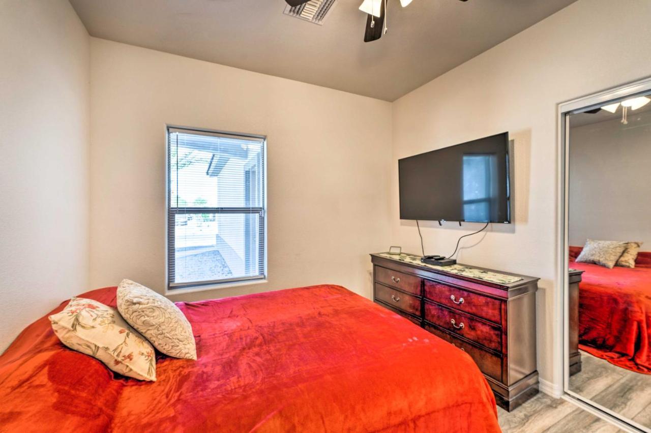 Pet-Friendly Retreat - 1 Block To Colorado River! ブルヘッド・シティ エクステリア 写真